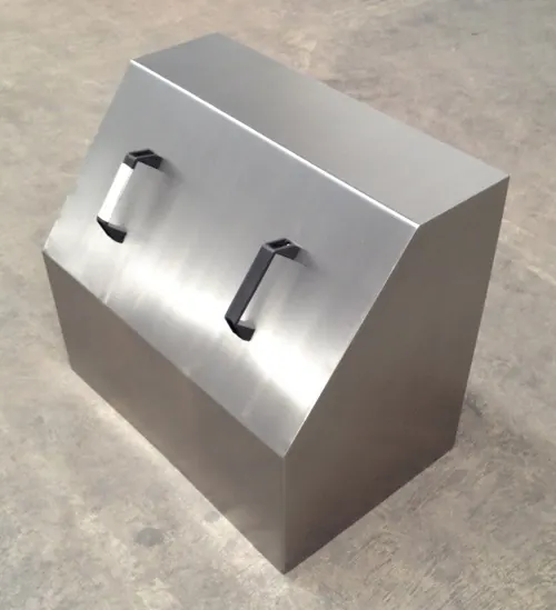 Caixa em aço inox fabricada em caldeiraria leve