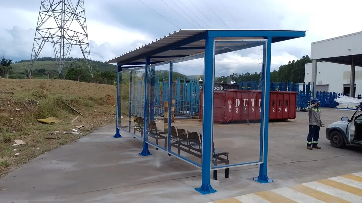 Cobertura metálica instalada pela Politec em área industrial